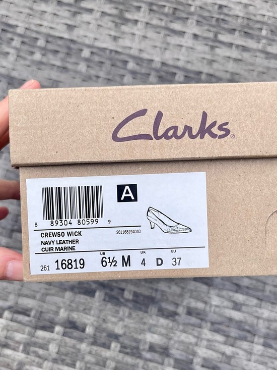 NIB Clarks Crewso Wick Navy Pointed-Toe Low Heel Pumps Brand New Never Worn - Picture 5 of 6